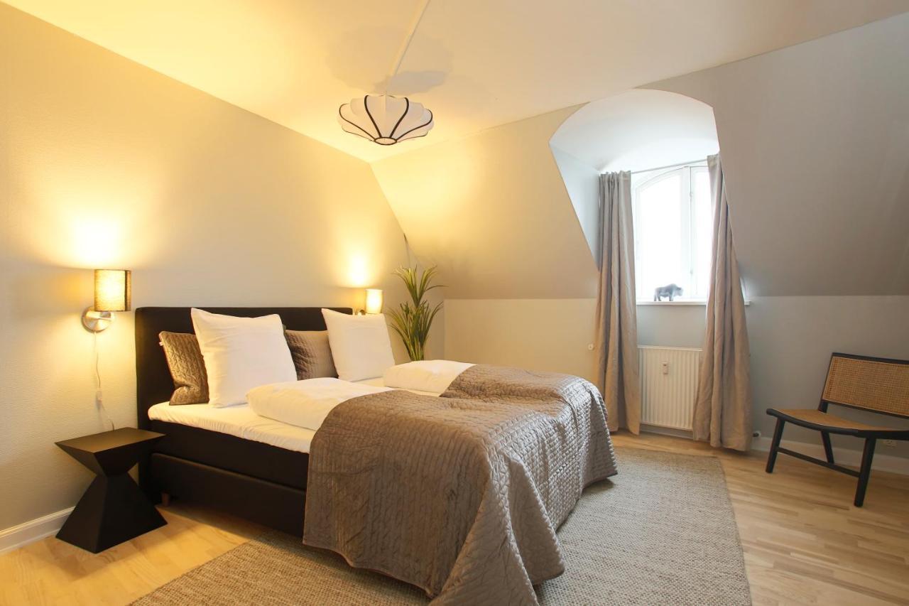 Unique 5 Bedroom W Exposed Beams In Lägenhet