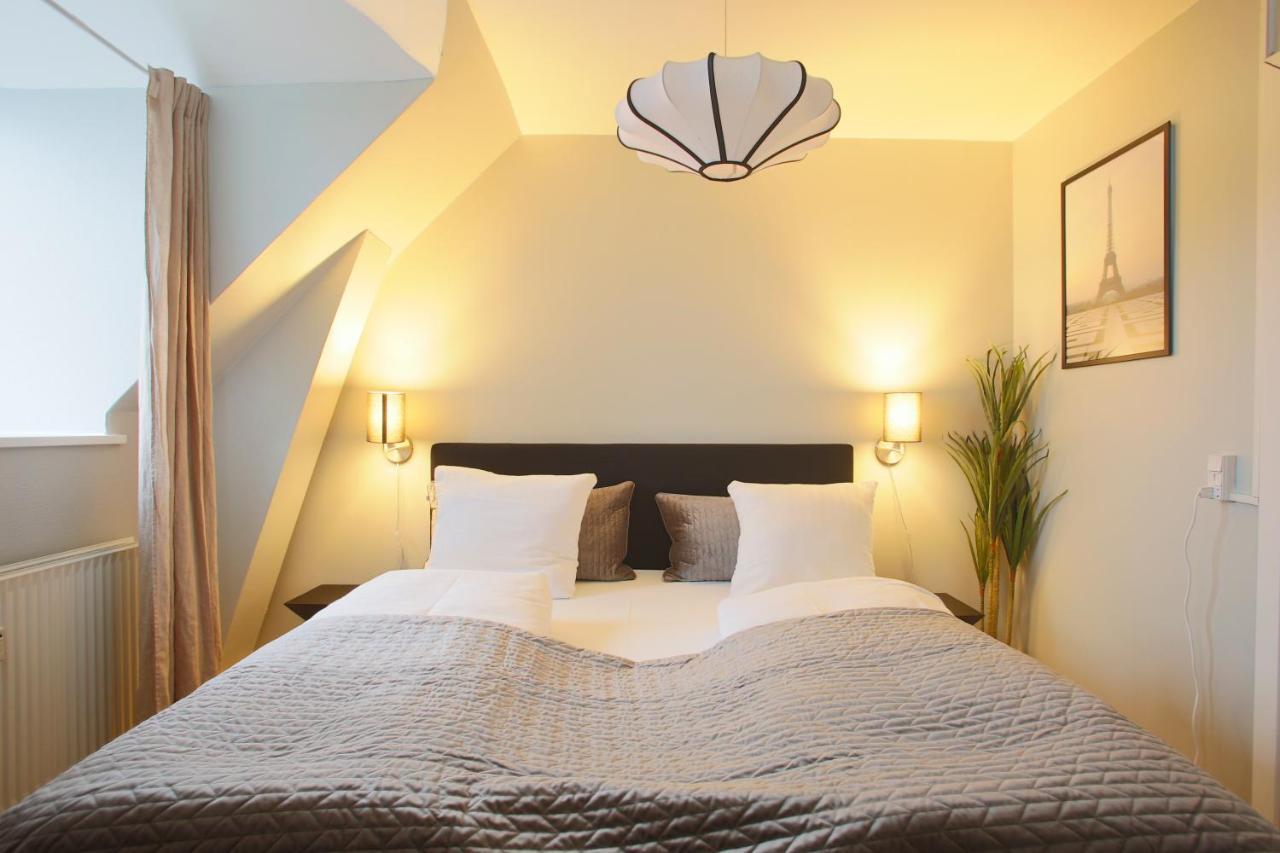 Unique 5 Bedroom W Exposed Beams In Lägenhet